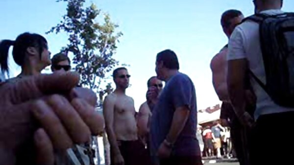Бринетата Јохане Јохансон прави анален и силно дува во видеото на ФФМ